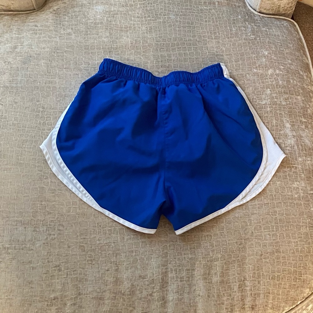 Nike Dri Fit 4” lined shorts - Picture 2 of 3